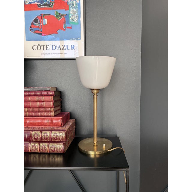 "Senator" lamp in brass with a white opaline tulip shade. Push-button switch on the base. Electrical connection in perfect...