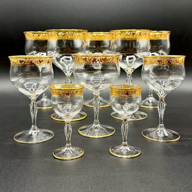 French Belle Époque Hand-Blown and Hand-Gilded Glass Champagne Coupes, Wine, Port and Liqueur Glasses, 1900s, Set of 18 For Sale - Image 5 of 18