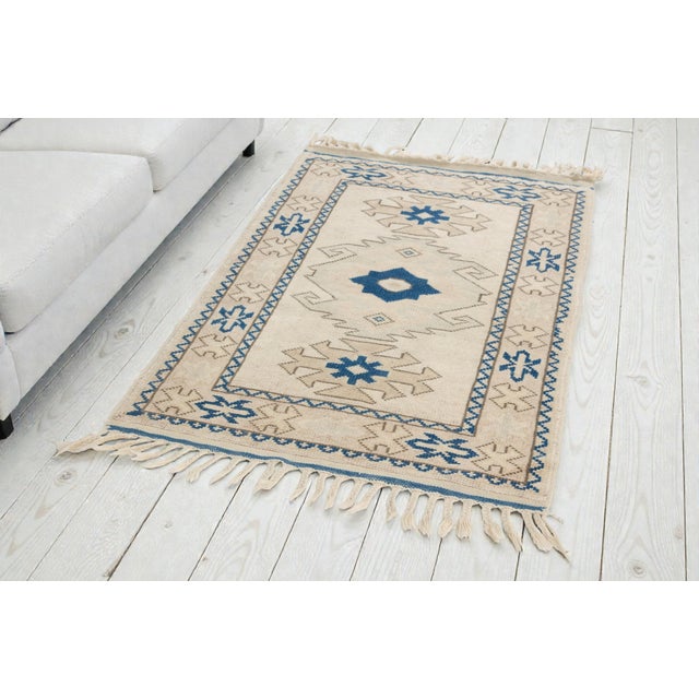 Modern Hand Woven Neutral Beige Rug For Sale - Image 5 of 11