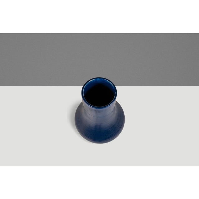Mid-Century Modern Contemporary Oversized Powder-Blue-Glazed Studio Craft Ceramic Vase, Usa, C. 1980s For Sale - Image 4 of 18