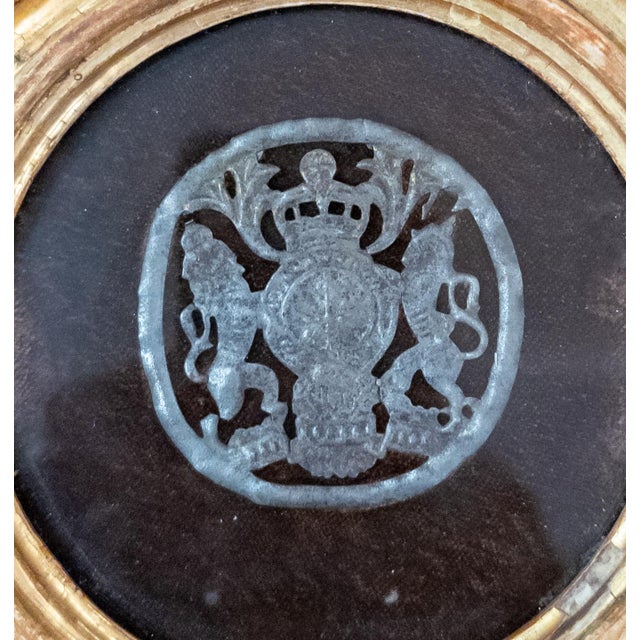 American 18th Century Giltwood Frame With British Metal Royal Warrant From Revolutionary War Era For Sale - Image 3 of 12