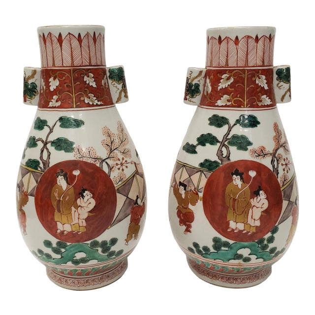 Air of Circa 1960 Japanese Kutani Style Porcelain Auspicious Motifs Arrow Vases (Showa Period) For Sale