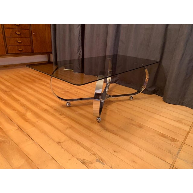 Italian, mobile, coffee table from the 1970s. In original and very good condition. The table is made of thick, chrome-...