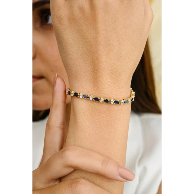 Modern Natural Blue Sapphire Diamond 18k Yellow Gold Tennis Bracelet For Sale - Image 3 of 7