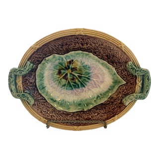 Late 19th Century Victorian Oval Majolica Ceramic Platter Decorated With Large Leaf For Sale