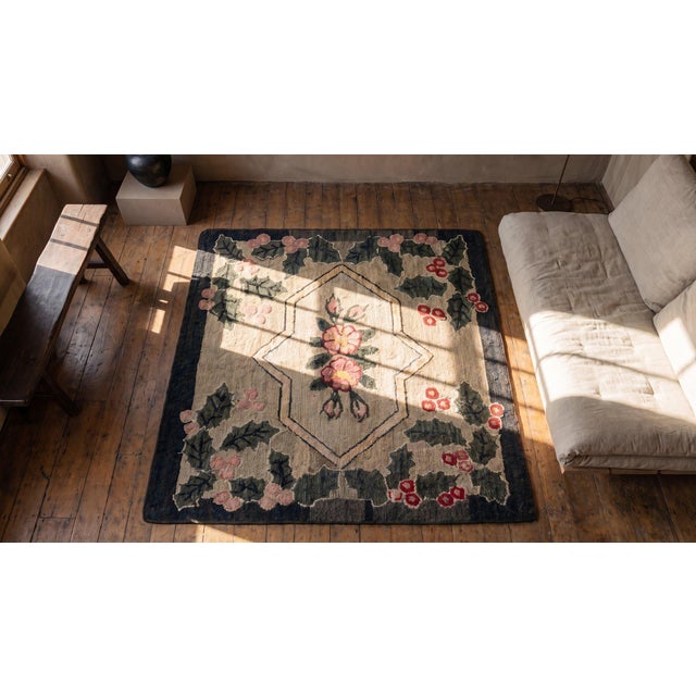 1920s Gray Floral Antique American Hooked Rug 3' 1" X 3' 3" Handknotted Wool Carpet For Sale - Image 9 of 9