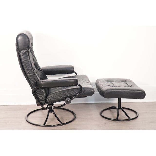 Mid-Century Modern 1970s Attributed to Ekornes Stressless Leather Recliner & Ottoman For Sale - Image 3 of 10