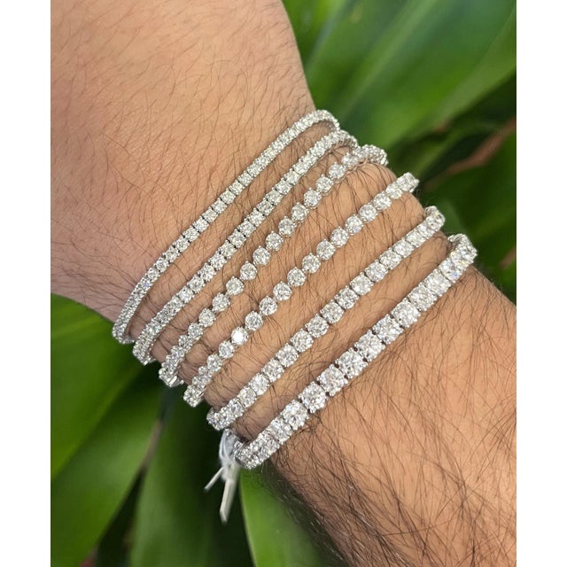 Metal 2.5 Carat Natural Diamond Tennis Bracelet in 18k White Gold For Sale - Image 7 of 7