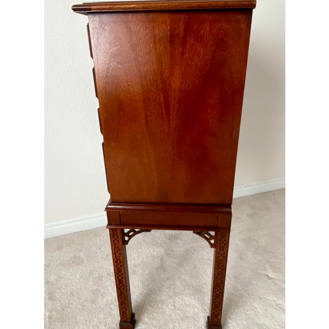 Hickory Chair Vintage James River Plantation Chippendale Style Burl Wood Mahogany Silverware Chest For Sale - Image 12 of 15
