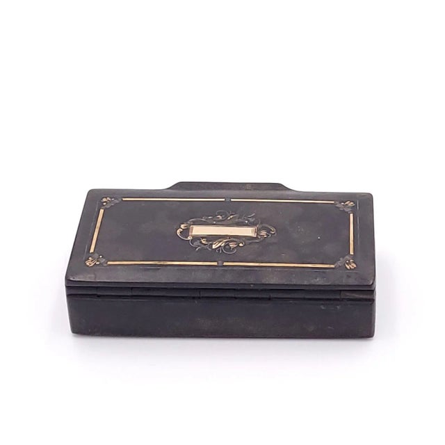 Mid 19th Century French Papier-Mâché Snuff Box Inlaid With Gold, Circa 1840 For Sale - Image 5 of 10