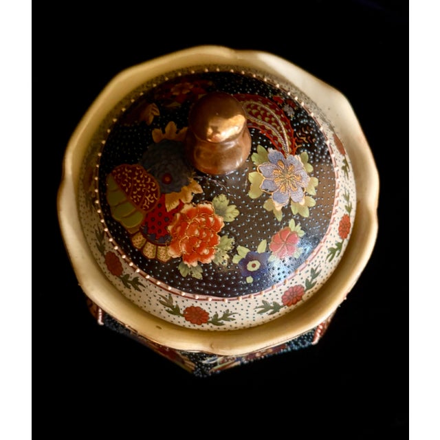 This piece showcases fine detailing typical of the Meiji period style, complete with a fitted lid and a gold-toned finial....