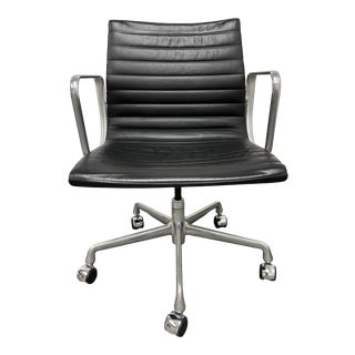 Herman Miller Eames Aluminum Group Management Black Leather Chair For Sale