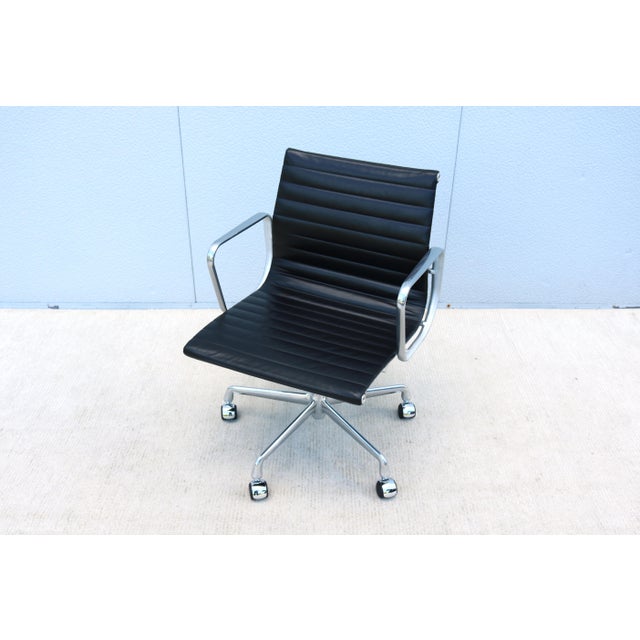 Herman Miller Mid-Century Herman Miller Eames Aluminum Group Black Leather Management Chair For Sale - Image 4 of 12