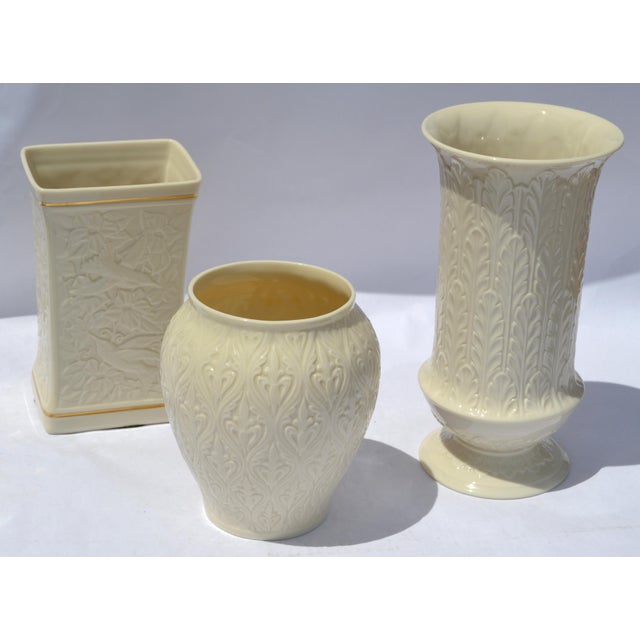 American 1960s Lenox Kismet Collection Fine Bone Porcelain Ginger Jar Vase Embossed Fleur-De-Lis Pattern For Sale - Image 3 of 12