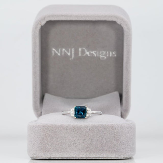 Modern 1ct Indicolite Tourmaline Ring With Earth-Mined Diamond Accents: Solid 14k Gold, Size 6.75 For Sale - Image 3 of 9