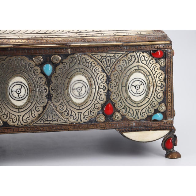 Metal 1960s Large Box Decorated With Silver and Turquoise Stones For Sale - Image 7 of 17