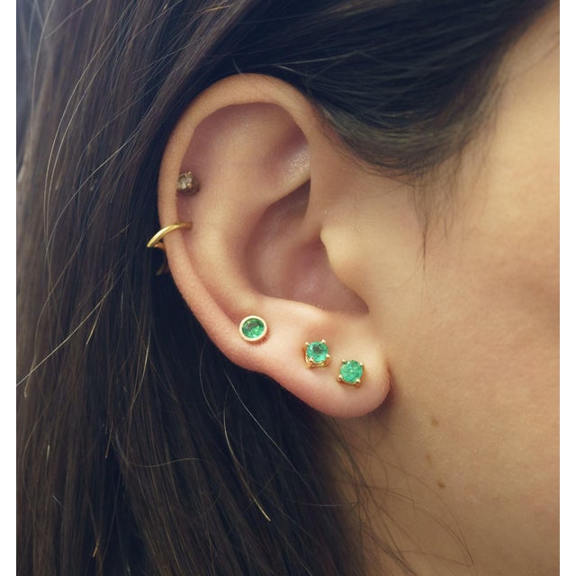 1/2 Carat Natural Emerald 4mm 4-Prong 14k Gold Stud Earrings - 2 Pieces For Sale In Miami - Image 6 of 7