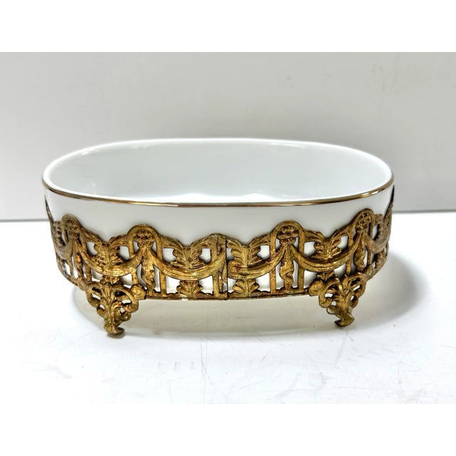 Hollywood Regency Hollywood Regency Gold Filigree Soap Dish With Porcelain Insert – 1970s Brass For Sale - Image 3 of 7