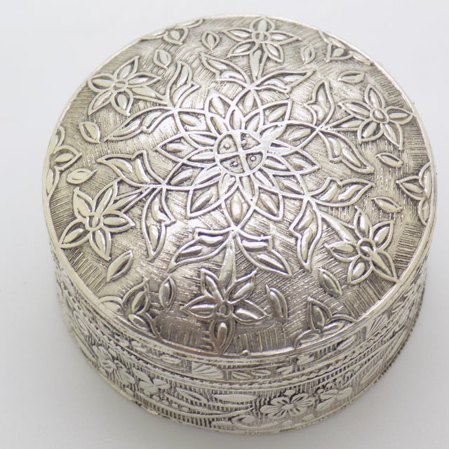 Vintage Italian Round Silver 800 Pill Trinket Snuff Box, 1980s For Sale - Image 3 of 13