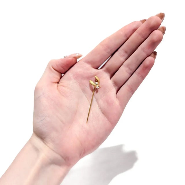 Gold Mid-Century 14k Gold & Seed Pearl Mistletoe Stickpin For Sale - Image 8 of 8