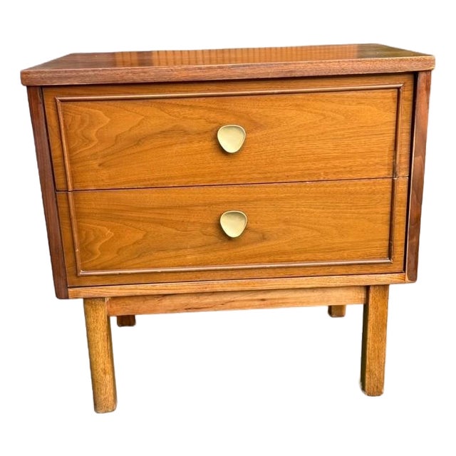 Vintage Drexel Walnut Mid-Century Modern Nightstand, Circa 1960s For Sale