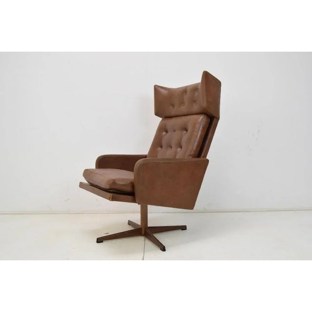 Mid-Century Modern Mid-Century Leatherette Rotatable Armchair, 1960s For Sale - Image 3 of 13