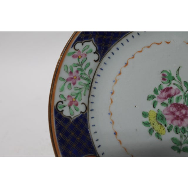 Ceramic 18th Century Chinese Export Porcelain Dinner Plate – Qianlong Period (C. 1750–1780) For Sale - Image 7 of 7
