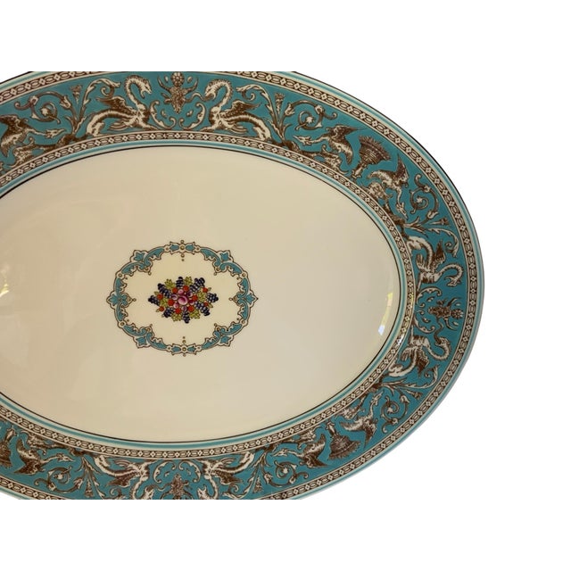 Traditional Vintage Wedgwood Florentine Turquoise 15.5” Oval Serving Platter W2714 Fruit Center England 1970s-1980s For Sale - Image 3 of 8