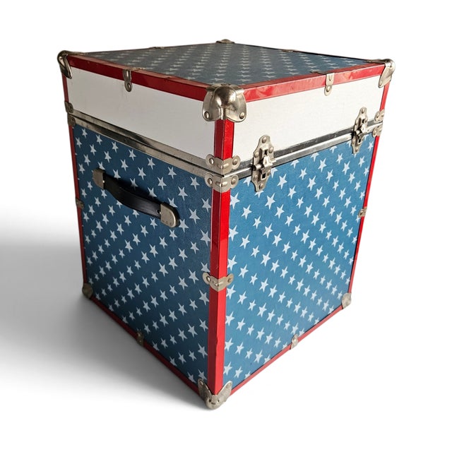 Vintage American Flag Patriotic Steamer Trunk W/ Working Key For Sale - Image 15 of 18