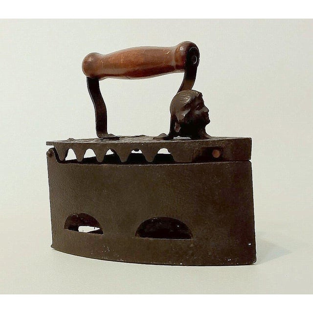 Figural Iron with Wooden Handle, 1900s, in Very Good conditions. Designed 1890 to 1919