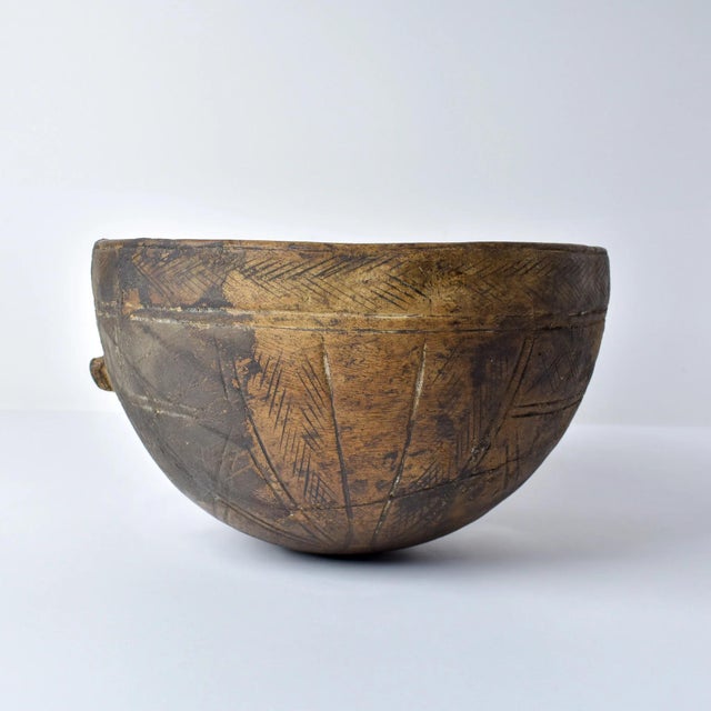 African Early 20th Century Nupe Wood Bowl Nigeria For Sale - Image 3 of 13
