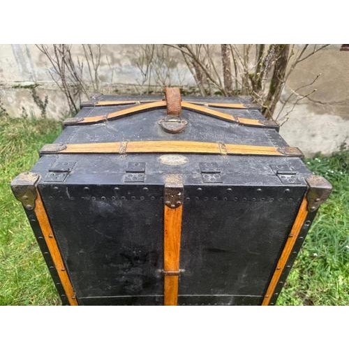 American Cabin Trunk in Wood For Sale - Image 9 of 13