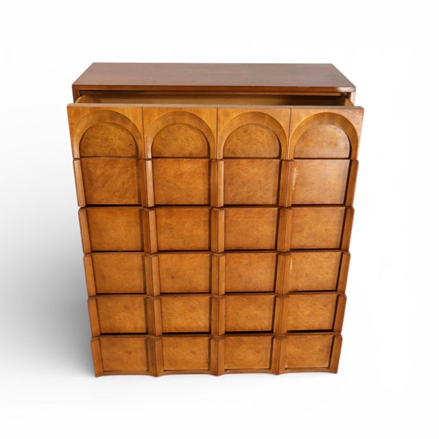 This 1960s Mid Century Modern Thomasville burl highboy dresser is a striking example of the brand's most sculptural,...