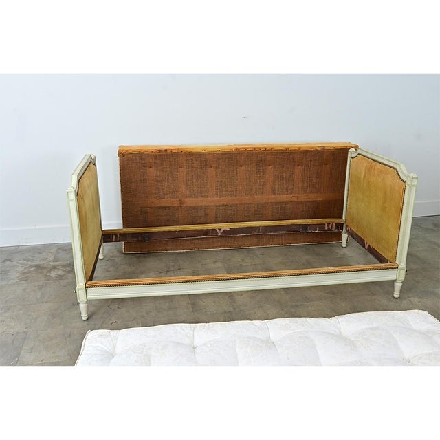 French 19th Century Louis XVI Style Painted and Upholstered Daybed For Sale In Baton Rouge - Image 6 of 15