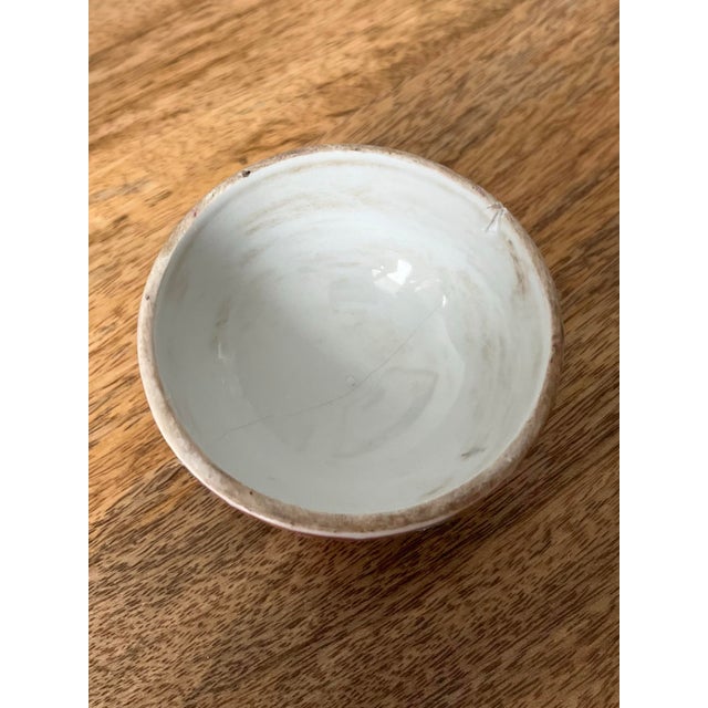 1960s Rose Medallion Lidded Ginger Jar With Gilt Accents For Sale - Image 9 of 11