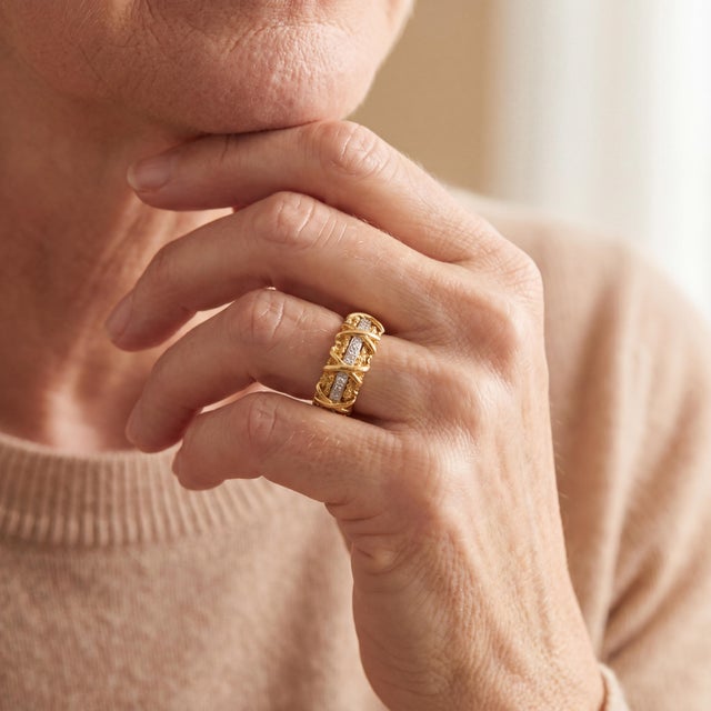 Contemporary 1970's 18 Karat and Diamond X-Design Wide Textured Band Ring, Size 6.5 For Sale - Image 3 of 3