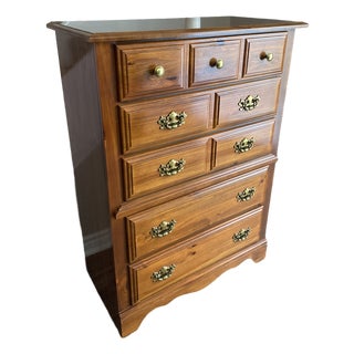 1990s Mid Century Broyhill Chest of Drawers For Sale