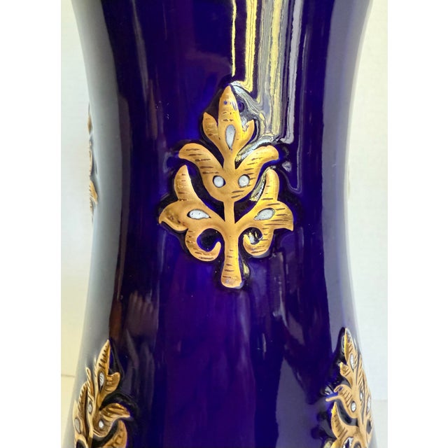 1950s Mid-20th Century European Cobalt Blue Ceramic Vase With Gilt Decoration and Brass Base For Sale - Image 5 of 12