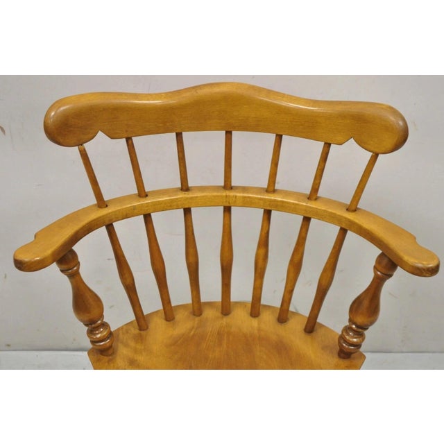Traditional Late 20th Century Ethan Allen Heirloom Nutmeg Maple Windsor Comb Back Dining Side Chair For Sale - Image 3 of 9