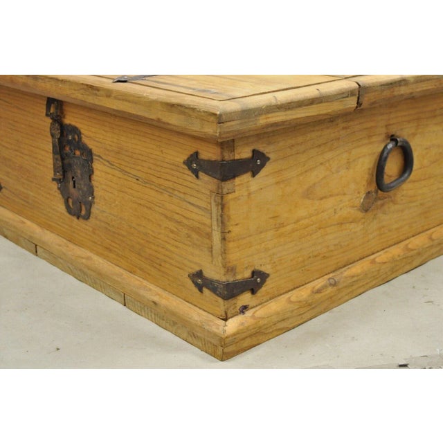 Late 20th Century Country Farmhouse Style Mexican Double Lid Wooden Coffee Table Storage Trunk For Sale - Image 9 of 13