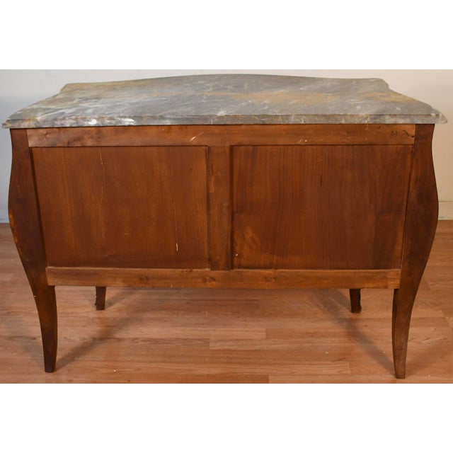 1930s French Louis XV Walnut & Marble Top Commode / Dresser / Chest of Drawers For Sale - Image 4 of 17