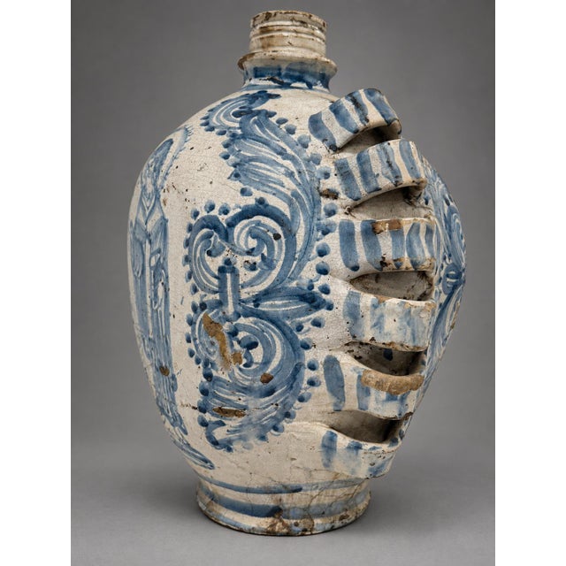 17th-Century Sicilian Blue-and-White Majolica Pilgrim Flask, Caltagirone For Sale - Image 10 of 15