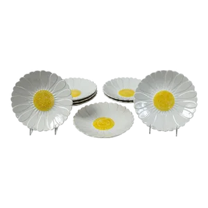 Set of 8 Gien 'Daisy Plates', France, Circa 1950's