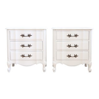 French Provincial Thomasville Vintage Shabby Chic White Nightstands - a Pair For Sale