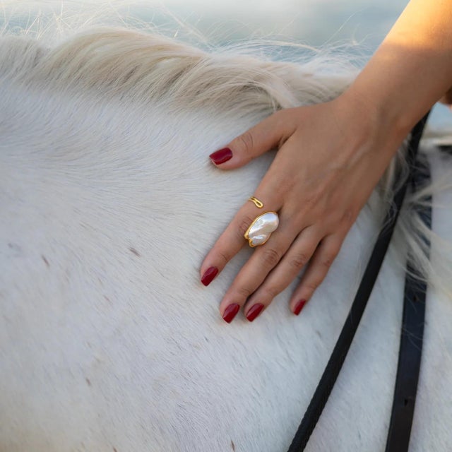Elevate your style with the Goddess Baroque Pearl Gold Statement Adjustable Ring, a bold and elegant piece that celebrates...