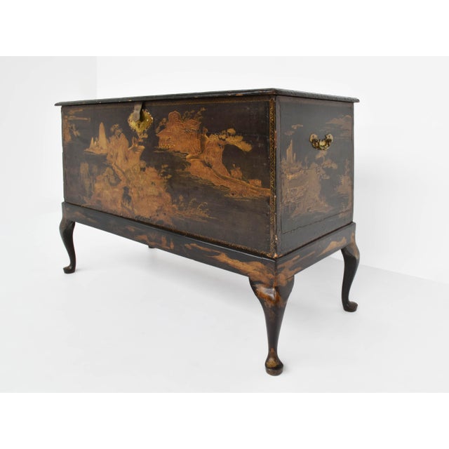 Late 19th Century 18th Century Chest of Drawers in Gold Hand Painted on Lacquered, 1890s For Sale - Image 5 of 10