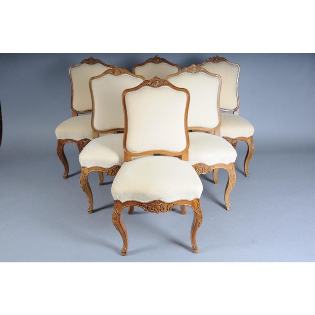 Set of 6 High-Quality Rococo Salon Chairs, 18th Century Walnut Solid walnut wood frame, upholstered with classic spring...
