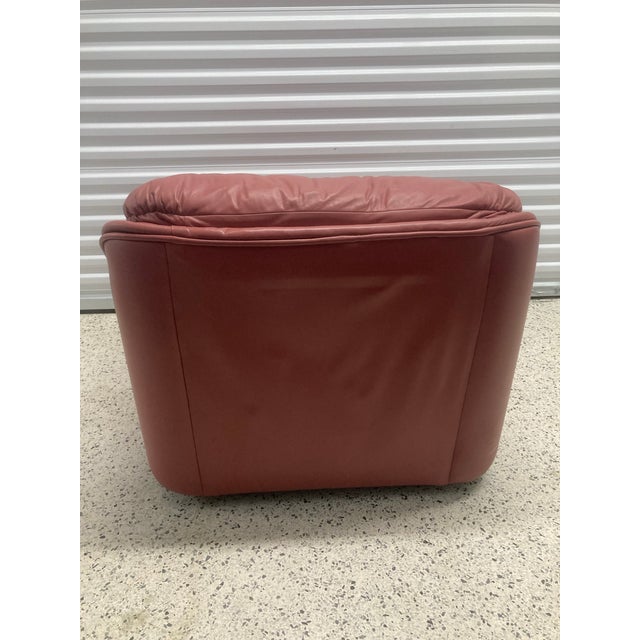 Leathercraft Late 20th Century Postmodern Overstuffed Leather Club Chair and Ottoman in Dusty Rose Leather by Leathercraft For Sale - Image 4 of 12
