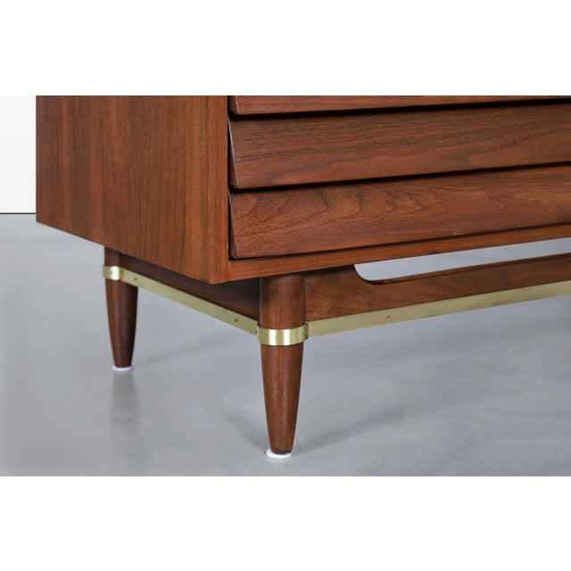 Mid-Century Modern Walnut and Lacquer Credenza by American of Martinsville For Sale - Image 12 of 15