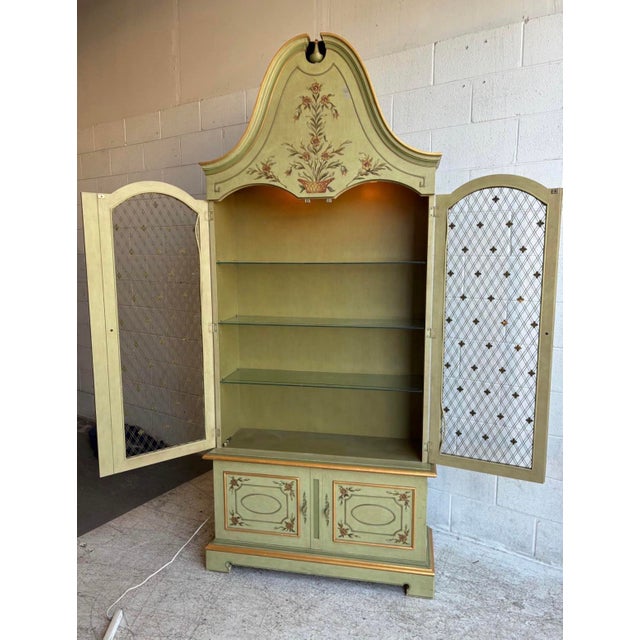 Rare John Widdicomb French Regency Style Bonnet Top Display Cabinet, Circa 1960s For Sale In Chicago - Image 6 of 10